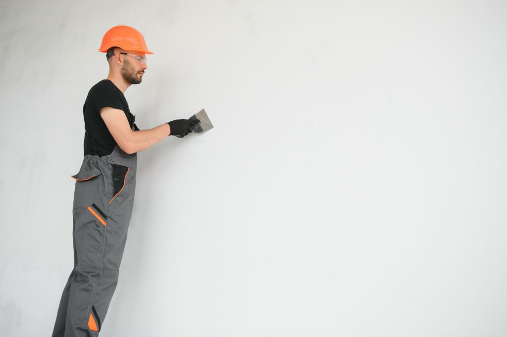 Especialista quitando el gotelé de la pared blanca en Burriana.