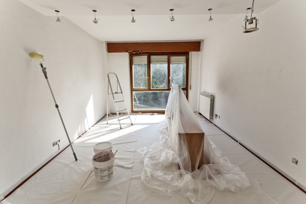 Habitación preparada antes de pintar en Burriana.